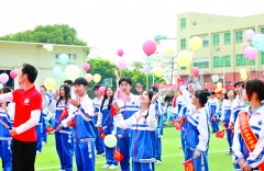学校按期组织教师加入省级、市级教研